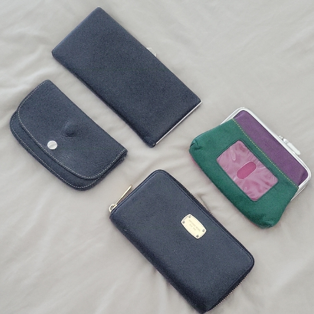 Roots Black and Green Wallet Set